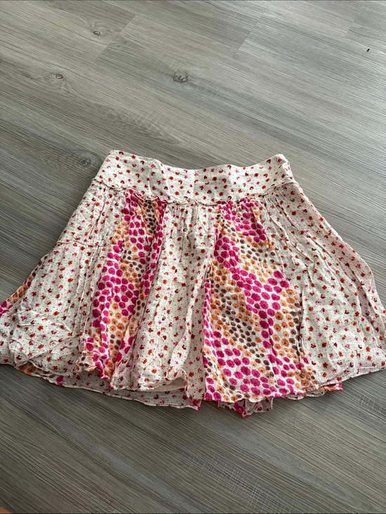 American Eagle Outfitters Dresses & Skirts - American Eagle Outfitters Cream Mini Skirt with Pink & Orange Spots